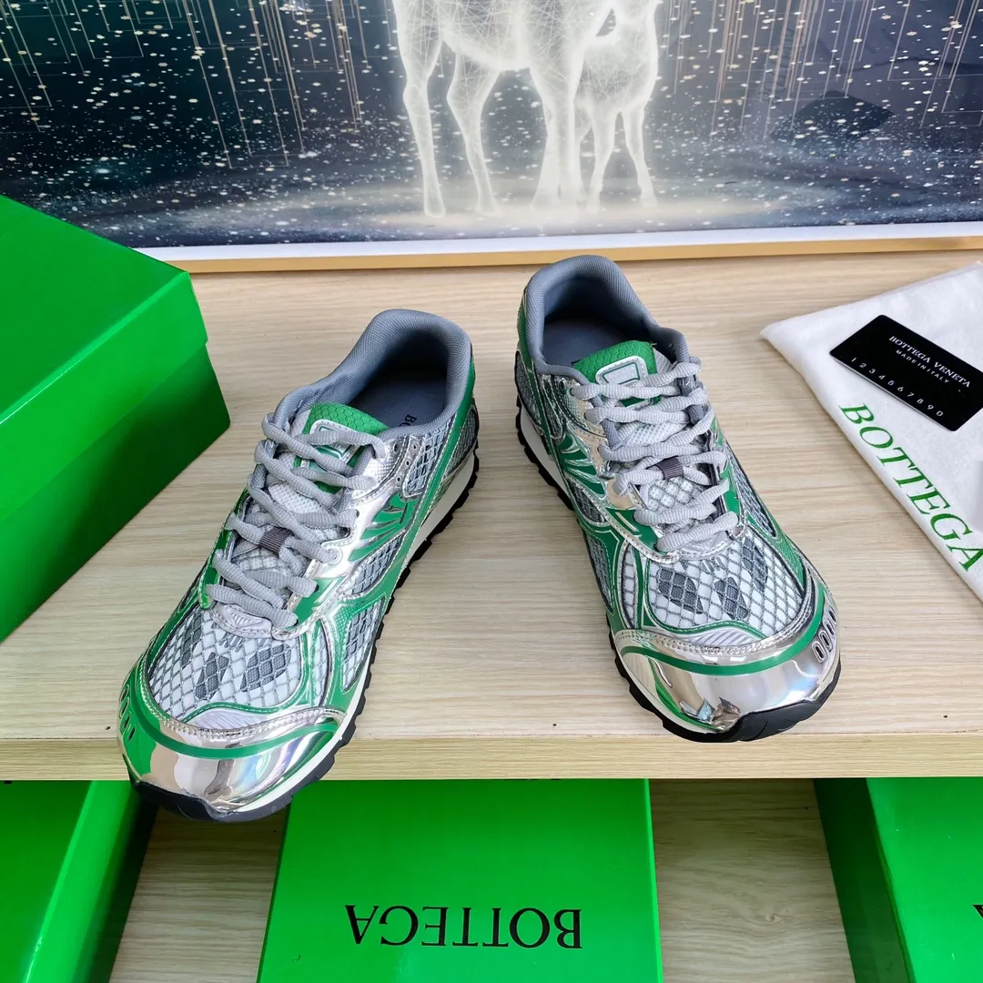 p620🐮🐮High-end version, the original 1:1 couple style new model is on the shelves🔥BV Orbit sneakers Wang Yibo's same style couple's Dad Runner sneakers, made of lightweight technical mesh fabric. Features a geometric patterned rubber outsole. The outsole is made of color-blocked TPU outsole. Size: women’s shoes 35-40, men’s shoes 39-45.